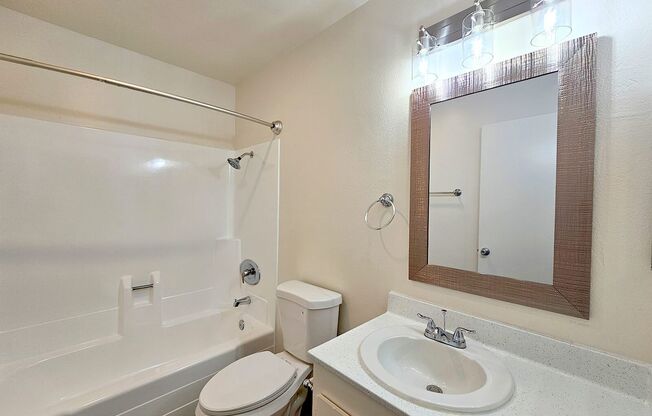 2 beds, 1 bath, 760 sqft, $2,025, Unit 24