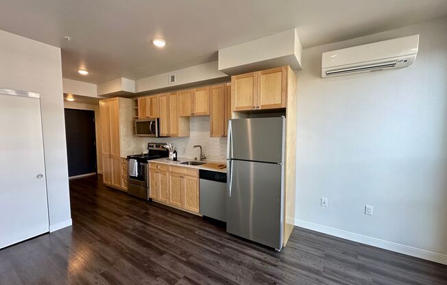 Studio, 1 bath, 430 sqft, $1,799, Unit Unit 612