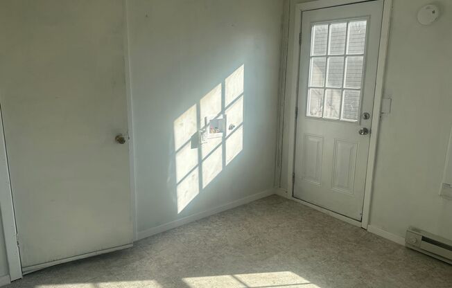 3 beds, 1 bath, $1,550