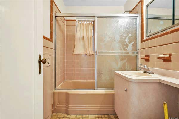 2 beds, 1 bath, $2,450, Unit 2R