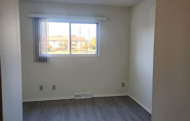 3 beds, 1.5 baths, 1,100 sqft, $1,500, Unit 3263A