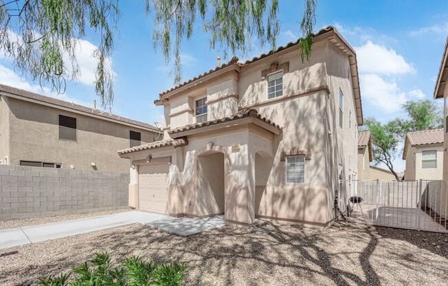 Well Maintained 3 bedrooms/2.5 bathroom Home in the heart of Summerlin!!!