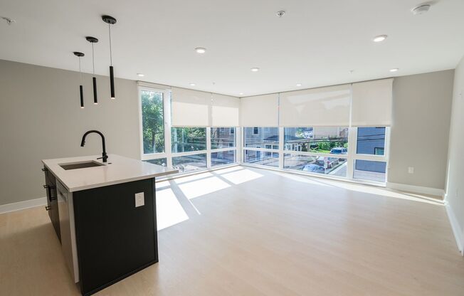 1 bed, 1 bath, 761 sqft, $1,850, Unit 300