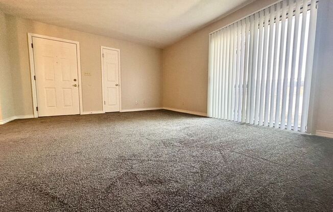 2 beds, 1 bath, 924 sqft, $1,075, Unit J3