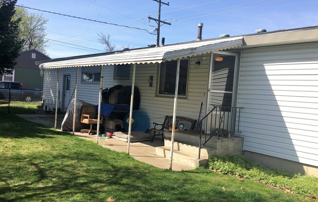 3 beds, 1 bath, $2,200