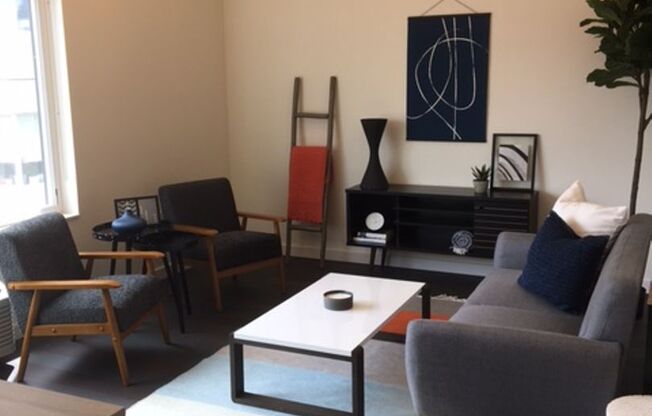 1 bed, 1 bath, 592 sqft, $1,945, Unit 410