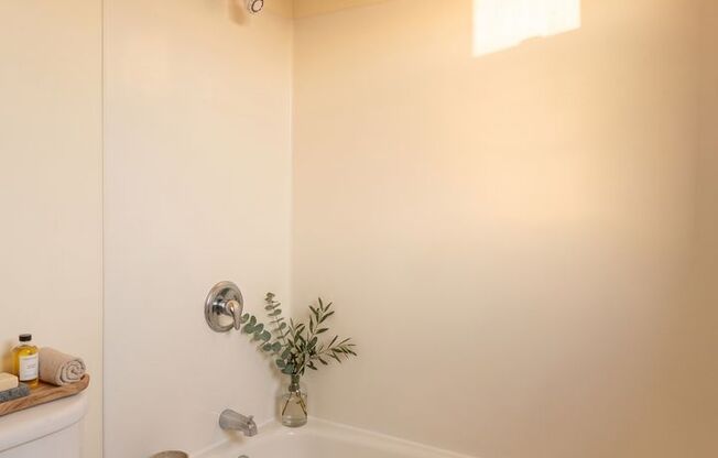 1 bed, 1 bath, 630 sqft, $1,845, Unit R-407