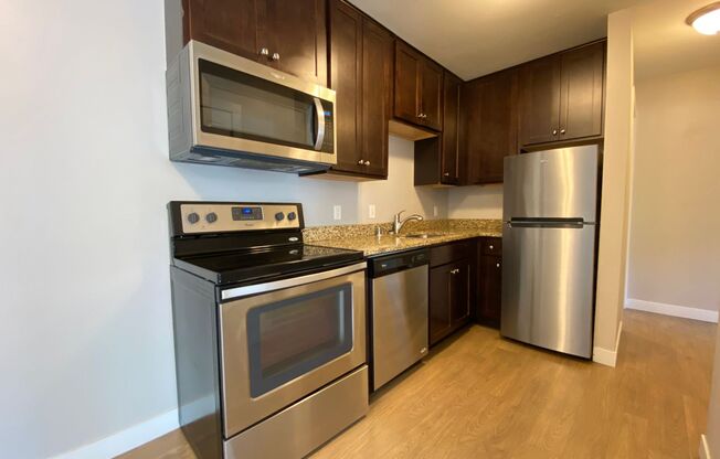 1 bed, 1 bath, $1,100, Unit 102