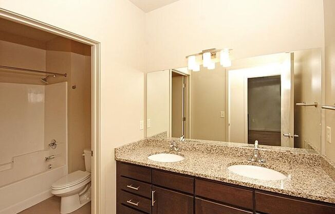 3 beds, 2 baths, 1,050 sqft, $2,500, Unit 302