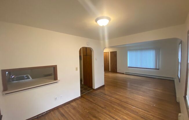 Spacious 3 bedroom, 1 bath duplex located in South Moorhead.