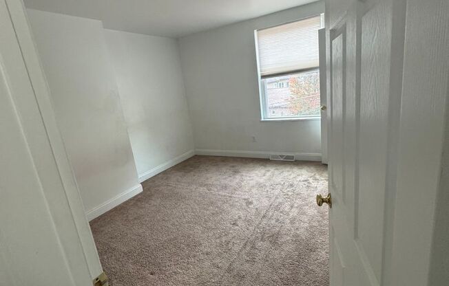 2 beds, 1 bath, $1,300