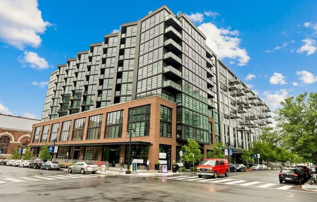 6 Minute Walk to the Metro! 25 Minute Walk from the Capitol!  // 1 Bedroom 1  Bathroom Condo // Navy Yard//Amenity Rich!