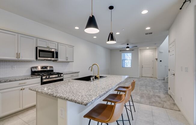 3 beds, 2.5 baths, $1,895