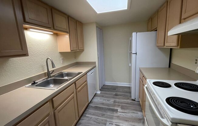 2 beds, 2 baths, $1,450, Unit # #M 222