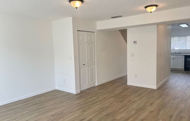 Updated townhome near UCF