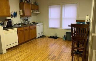 3 beds, 1 bath, $1,475, Unit Apt 2