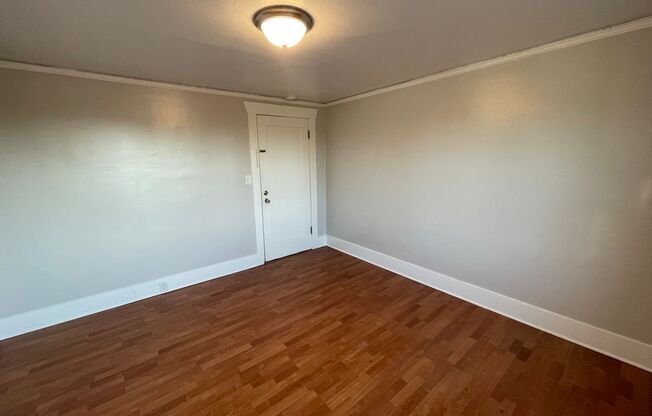 Studio, 1 bath, 300 sqft, $950, Unit 11