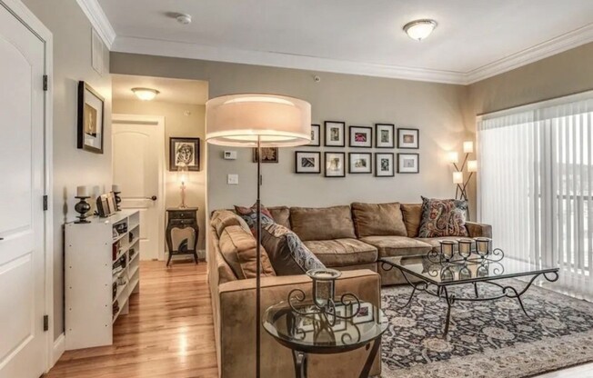 2 beds, 2 baths, 940 sqft, $3,000, Unit 5-2