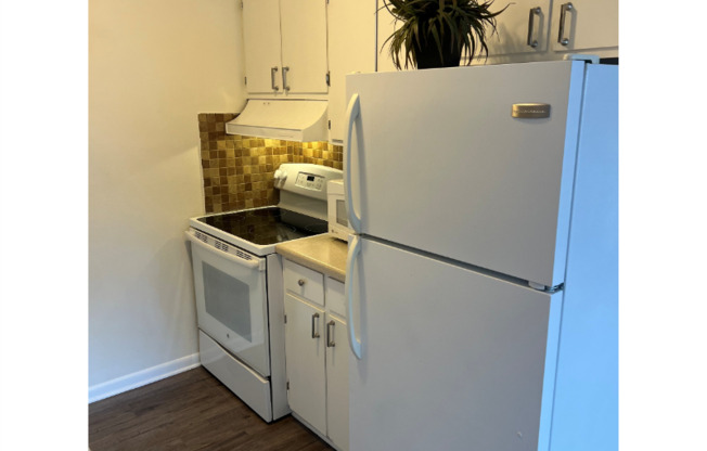 1280 Dewey St 4