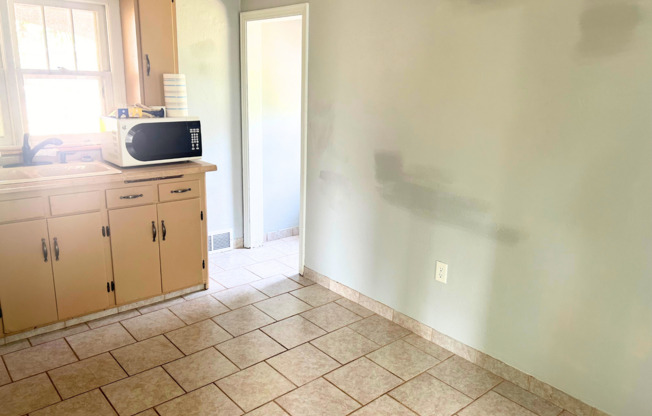 3 beds, 2 baths, $1,650