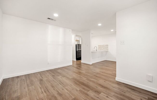 Updated North Austin Condo with Modern Finishes & Community Amenities