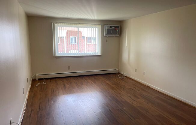 1 bed, 1 bath, 733 sqft, $1,050, Unit 640-7