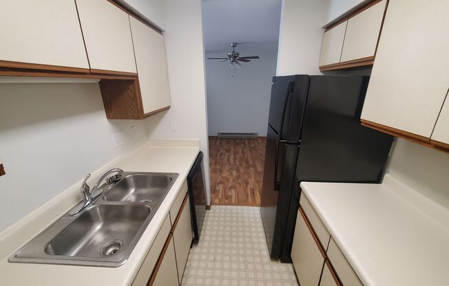 2 beds, 1.5 baths, 950 sqft, $1,434, Unit 5811-2A