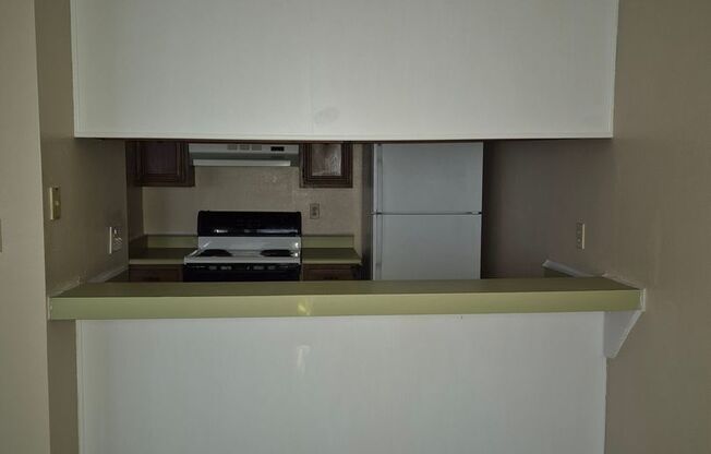 2 beds, 1 bath, 792 sqft, $1,000, Unit #22