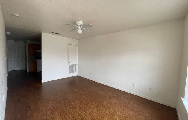 3 beds, 2 baths, 1,199 sqft, $925