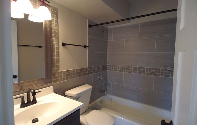 2 beds, 1.5 baths, 850 sqft, $1,650, Unit 308