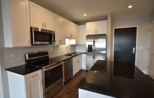 1 bed, 1 bath, 713 sqft, $3,200, Unit 3833-707