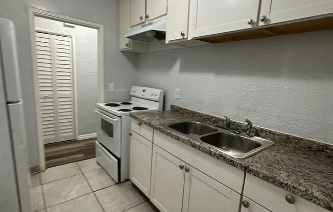 3 beds, 1 bath, $1,300