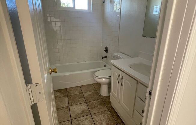 2 beds, 1 bath, 800 sqft, $2,295, Unit 1145 N. West Street #21