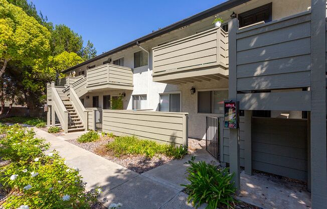 2 beds, 1 bath, 887 sqft, $2,480, Unit 60