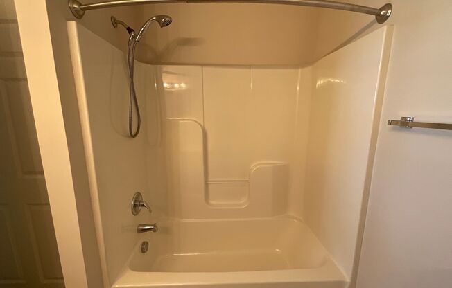 2 beds, 2 baths, 1,131 sqft, $1,425, Unit 2772-7