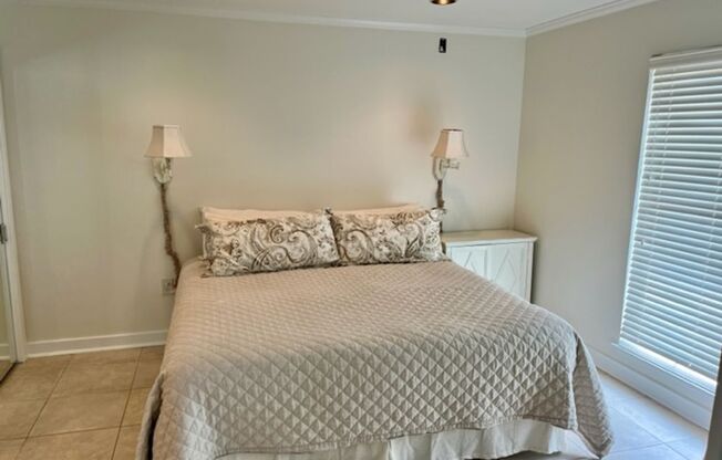 Fully Furnished Apartment in the Heart of Downtown Charleston