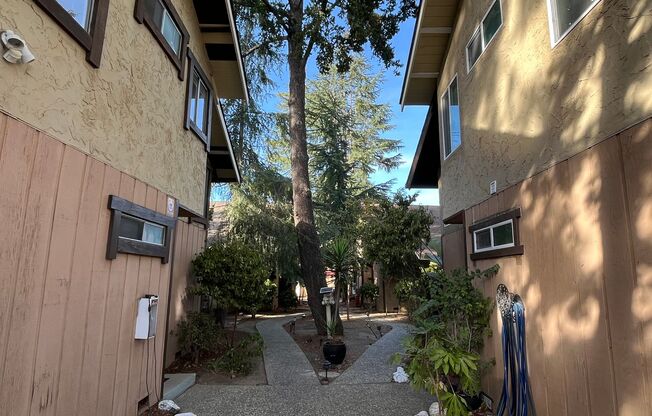 3 beds, 2 baths, 1,092 sqft, $3,295, Unit Smith Ave 1143 F