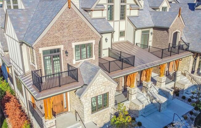 Stunning Plaza Townhouse!