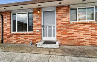 Charming NE Portland Apartment! With Outdoor Space! Coming in October!