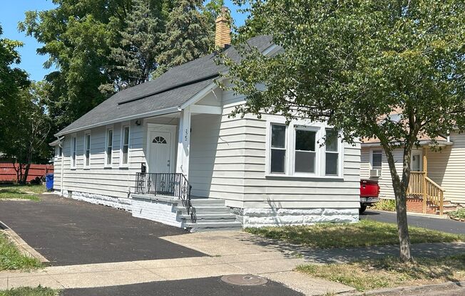 3 Bed Single Family with Huge Kitchen and Tons of Cabinet Space!