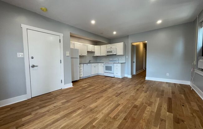 2 beds, 1 bath, 750 sqft, $2,199, Unit 5641 Hobart St. #B4