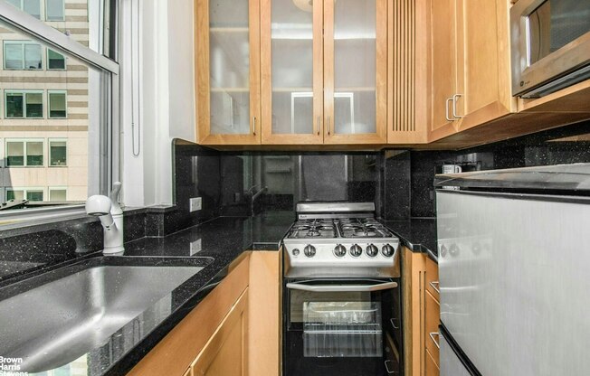 333 E 43 ST