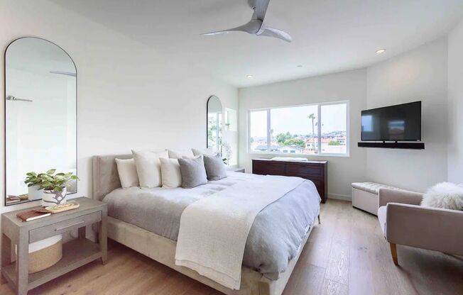 Modern Luxury Fully Furnished Townhome with LARGE ROOFTOP DECK! VIEWS OF SAN DIEGO BAY! LONG TERM LEASE!