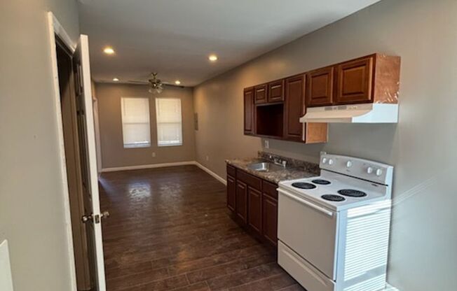 Spacious 2-Bedroom, 2-Bath Single-Family Home in Kensington – Available Now!