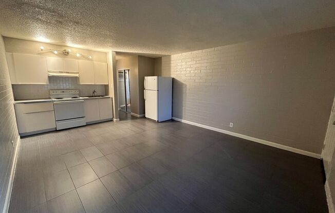 Studio, 1 bath, 400 sqft, $950, Unit 08