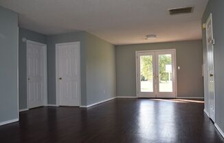 2 beds, 1 bath, $875