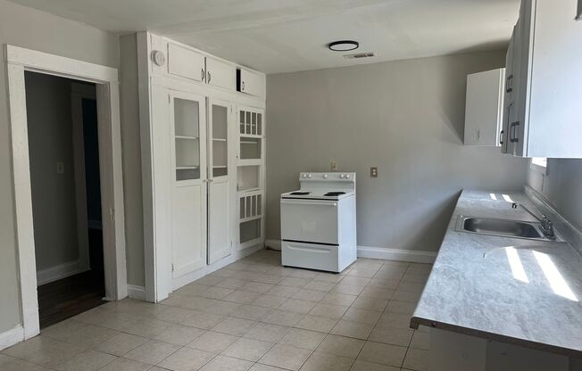 3 beds, 2 baths, $895