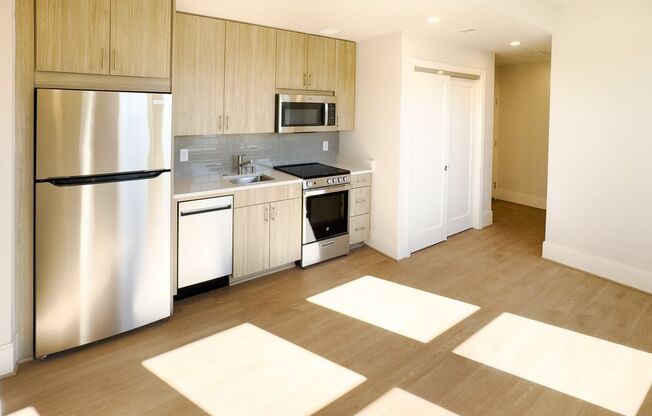 1 bed, 1 bath, $3,800, Unit 428