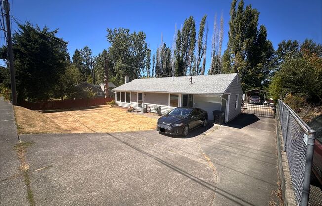 Cozy & Convenient 2-Bedroom Home with Large Yard in Burien Available 8/28/25!