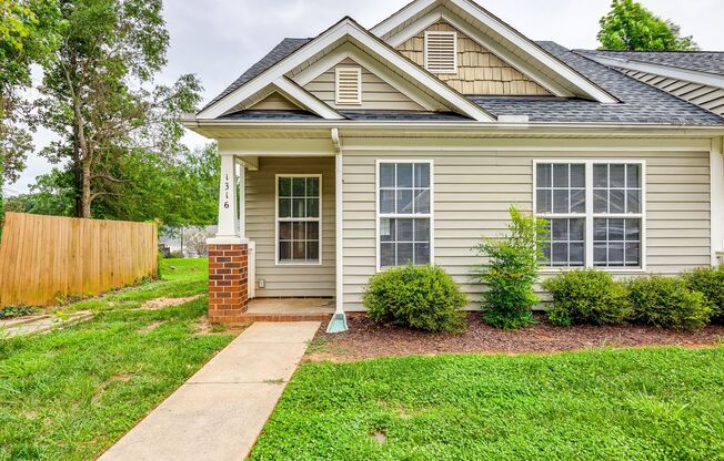 Great 3 BEDROOM, END UNIT townhome in desirable Olde Towne!
